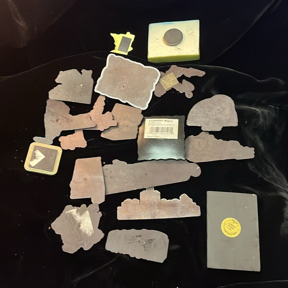 Magnets - Picture 2 of 16